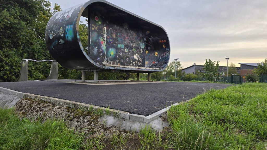 Reworking of the edging and tarmacing of the Spacemaker Shelter flooring / stairs leading to shelter